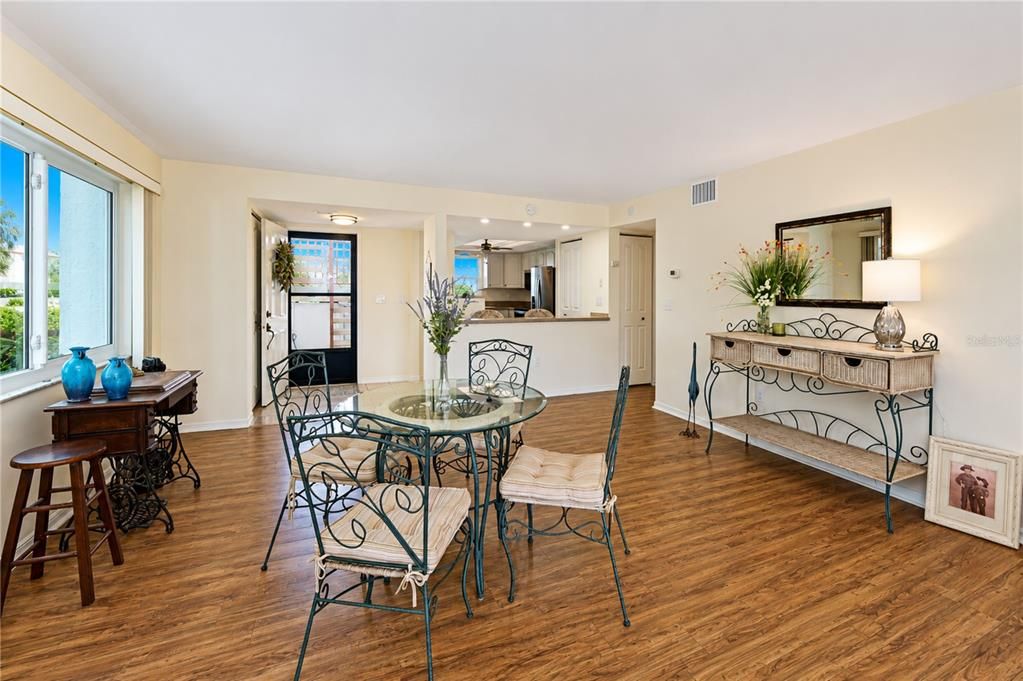 For Sale: $270,000 (2 beds, 2 baths, 1525 Square Feet)