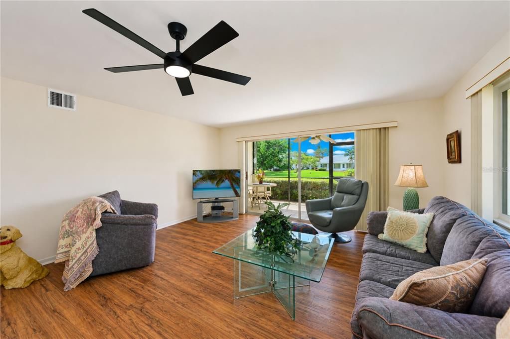 For Sale: $270,000 (2 beds, 2 baths, 1525 Square Feet)