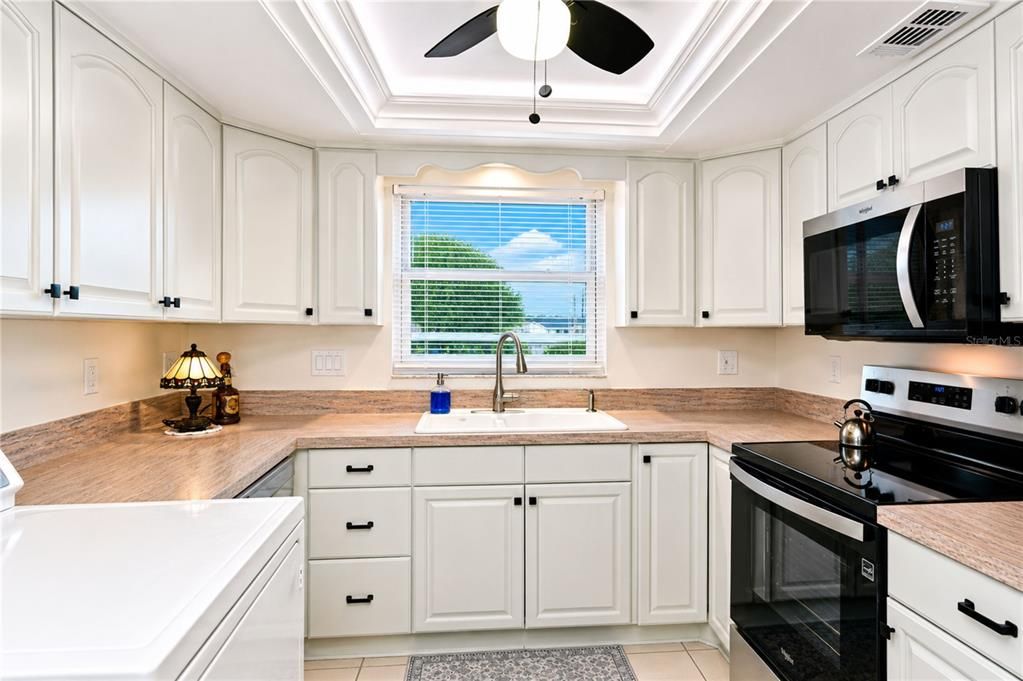 For Sale: $270,000 (2 beds, 2 baths, 1525 Square Feet)