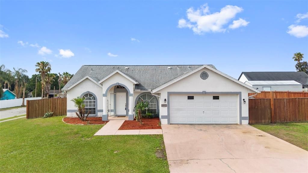 For Sale: $350,000 (3 beds, 2 baths, 1392 Square Feet)