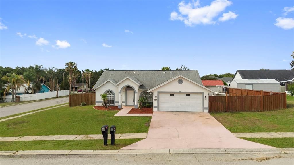 For Sale: $350,000 (3 beds, 2 baths, 1392 Square Feet)