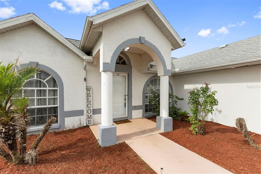 For Sale: $350,000 (3 beds, 2 baths, 1392 Square Feet)