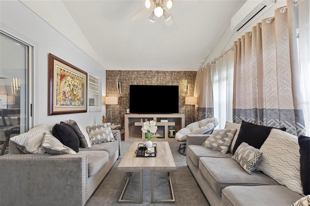 For Sale: $350,000 (3 beds, 2 baths, 1392 Square Feet)
