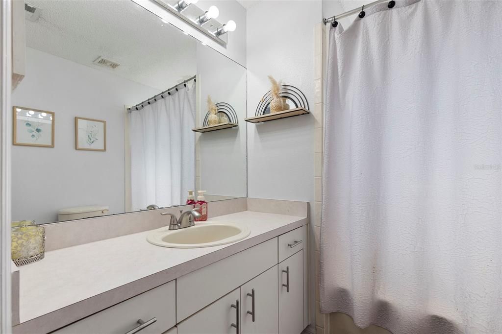 For Sale: $350,000 (3 beds, 2 baths, 1392 Square Feet)