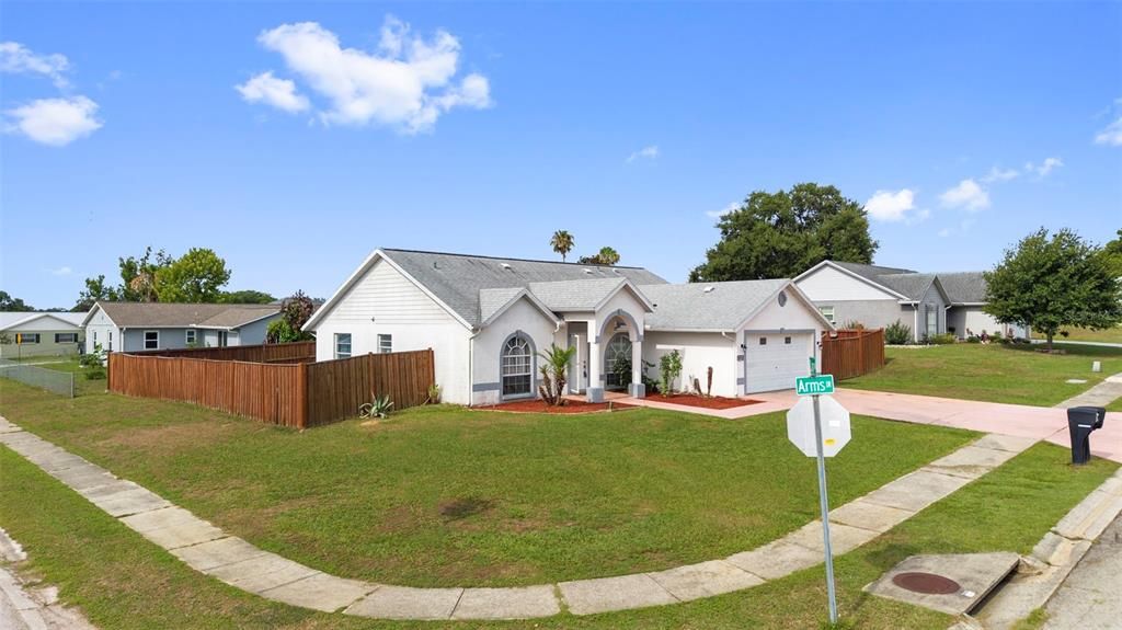 For Sale: $350,000 (3 beds, 2 baths, 1392 Square Feet)