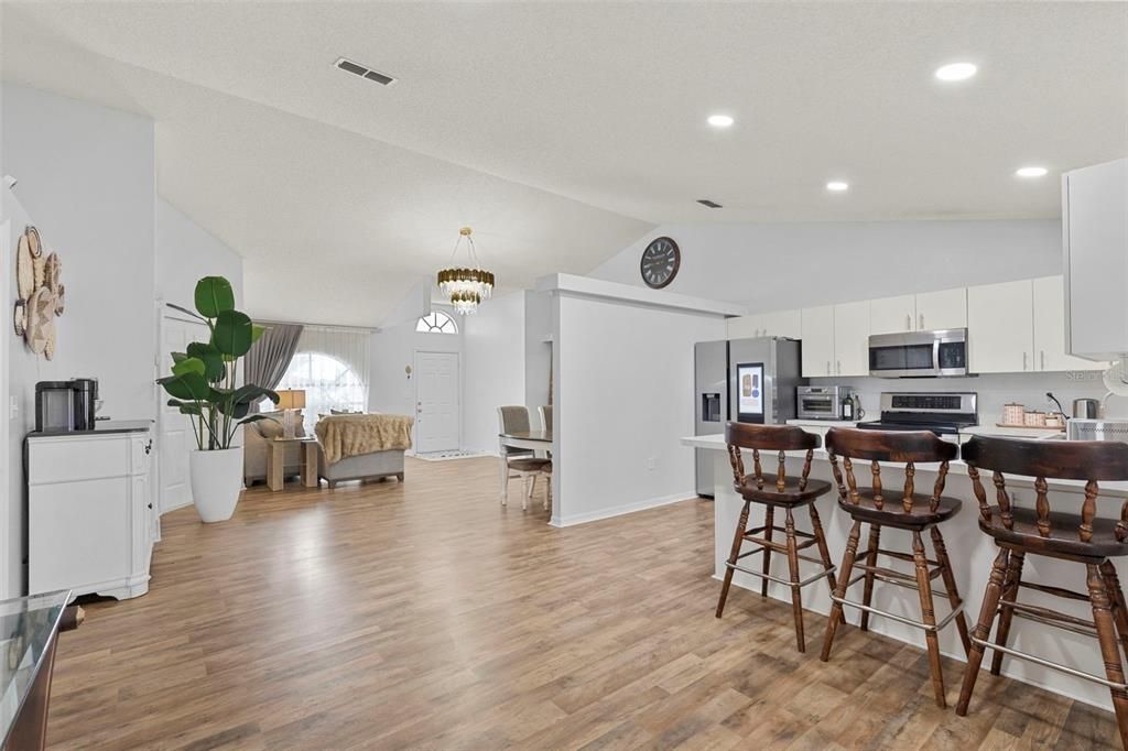 For Sale: $350,000 (3 beds, 2 baths, 1392 Square Feet)