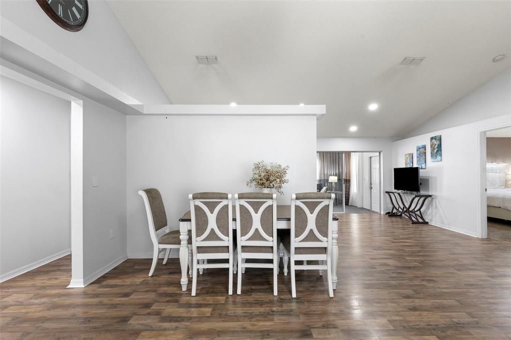 For Sale: $350,000 (3 beds, 2 baths, 1392 Square Feet)