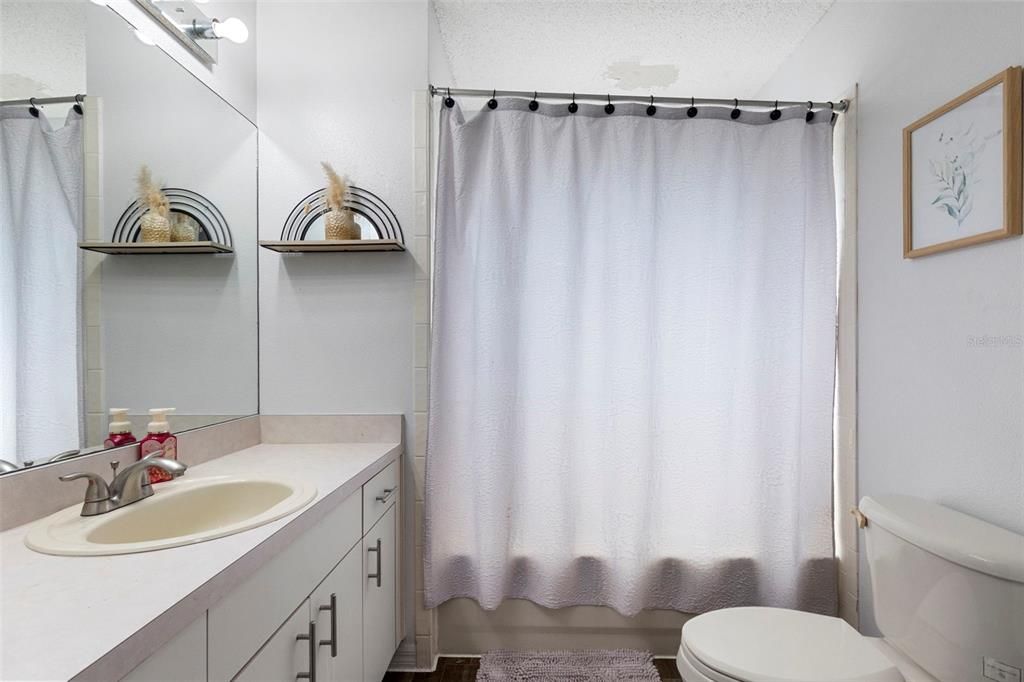 For Sale: $350,000 (3 beds, 2 baths, 1392 Square Feet)
