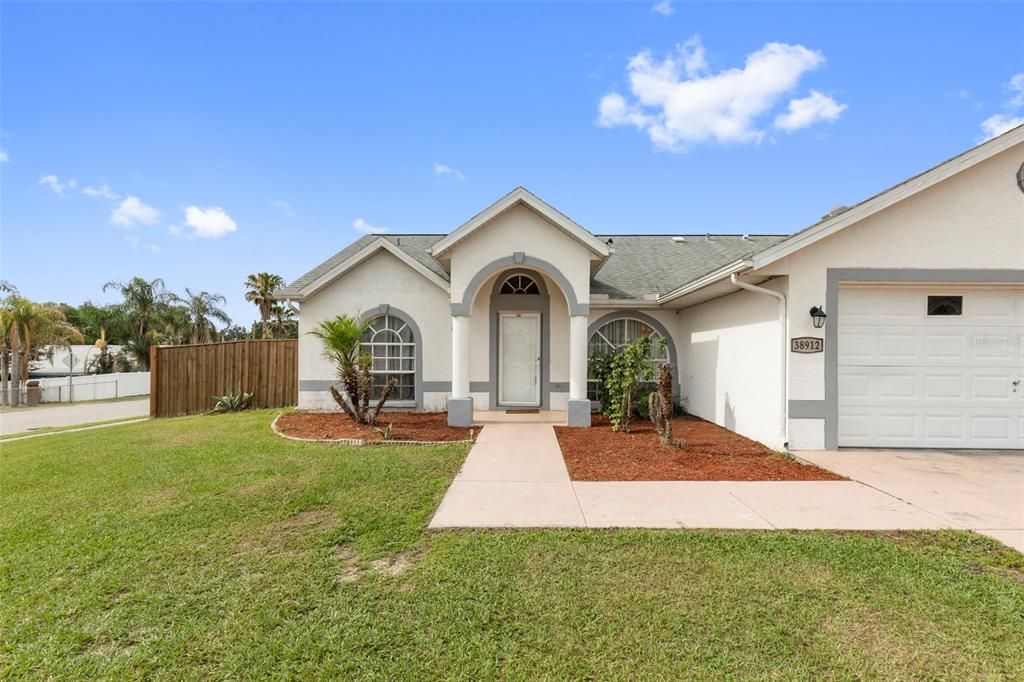 For Sale: $350,000 (3 beds, 2 baths, 1392 Square Feet)