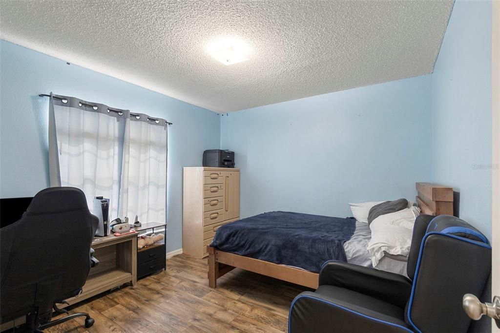 For Sale: $350,000 (3 beds, 2 baths, 1392 Square Feet)