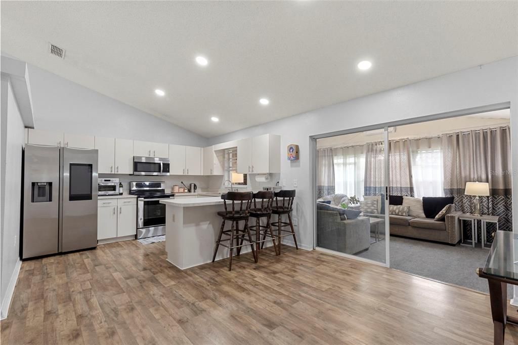 For Sale: $350,000 (3 beds, 2 baths, 1392 Square Feet)