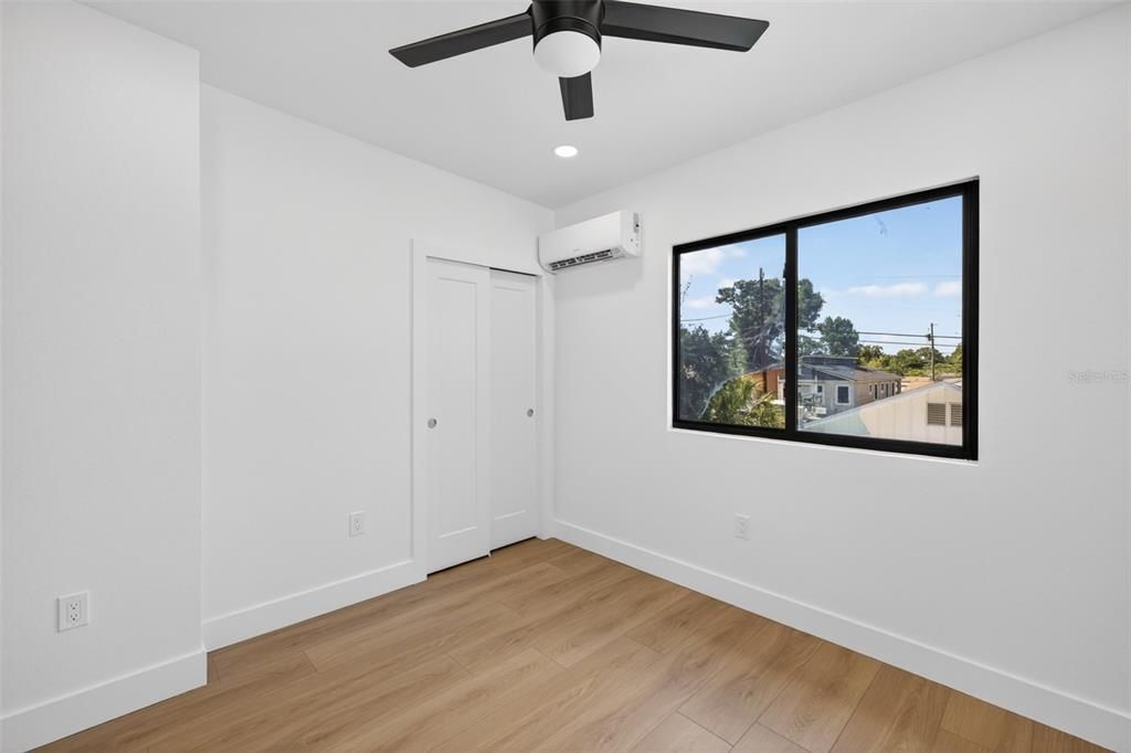 En Venta: $775,000 (5 camas, 3 baños, 2497 Pies cuadrados)