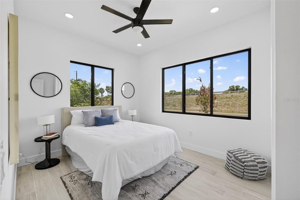 En Venta: $775,000 (5 camas, 3 baños, 2497 Pies cuadrados)