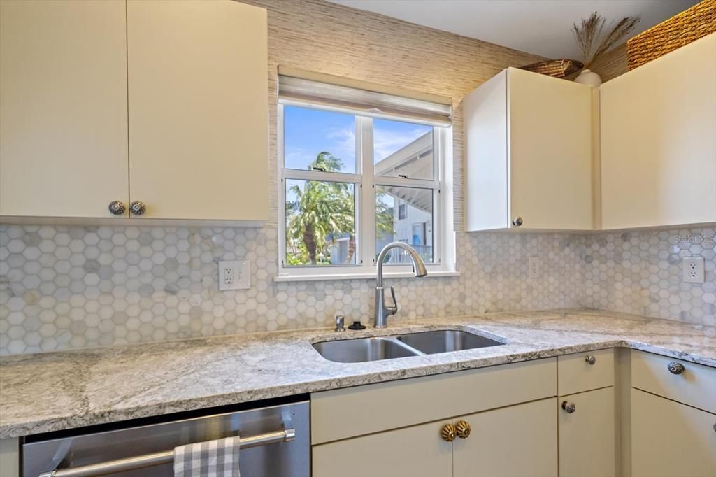 For Rent: $2,500 (2 beds, 2 baths, 1096 Square Feet)