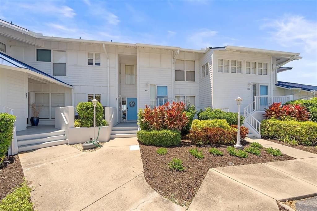 For Rent: $2,500 (2 beds, 2 baths, 1096 Square Feet)