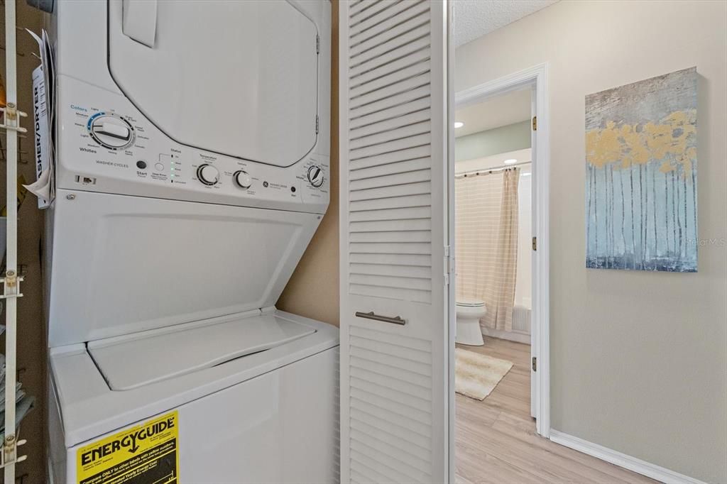 For Rent: $2,500 (2 beds, 2 baths, 1096 Square Feet)