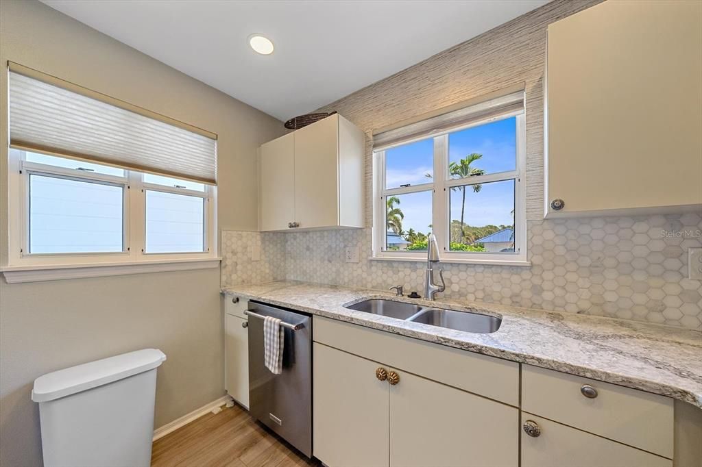 For Rent: $2,500 (2 beds, 2 baths, 1096 Square Feet)