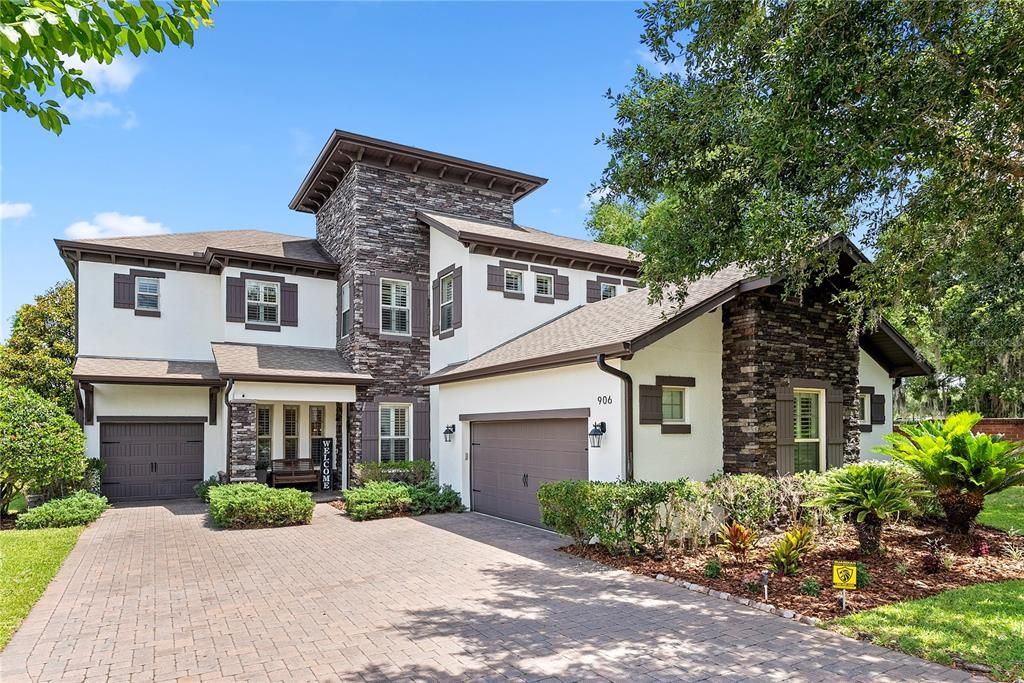 For Sale: $965,000 (5 beds, 3 baths, 3735 Square Feet)