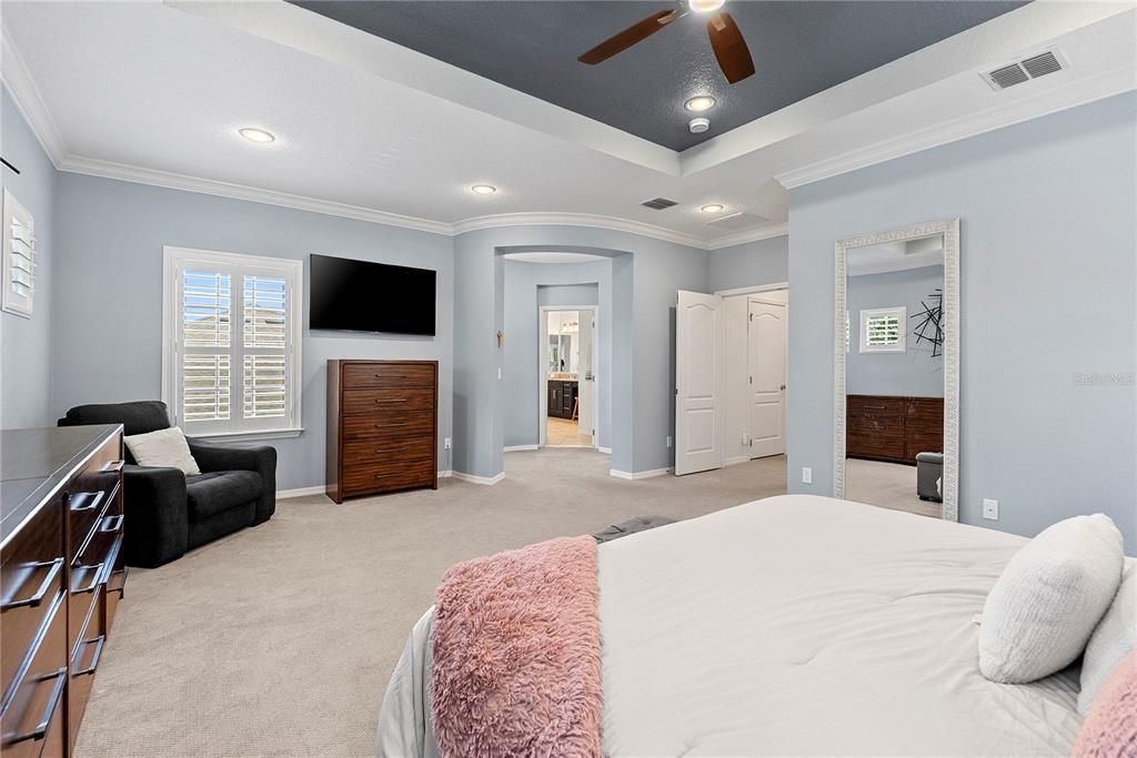 For Sale: $965,000 (5 beds, 3 baths, 3735 Square Feet)