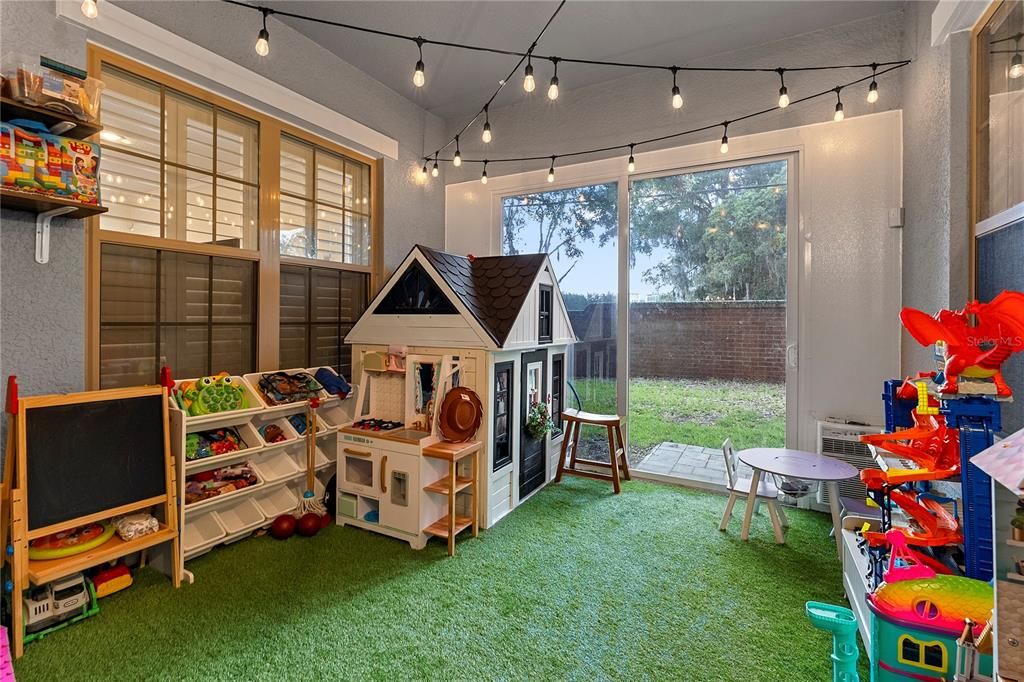 For Sale: $965,000 (5 beds, 3 baths, 3735 Square Feet)