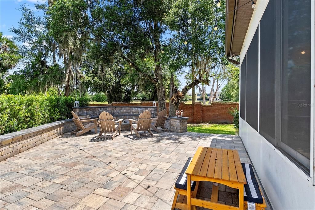 For Sale: $965,000 (5 beds, 3 baths, 3735 Square Feet)