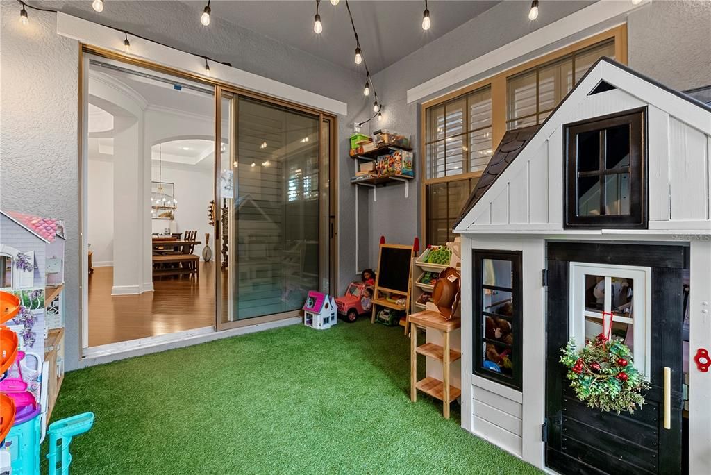 For Sale: $965,000 (5 beds, 3 baths, 3735 Square Feet)