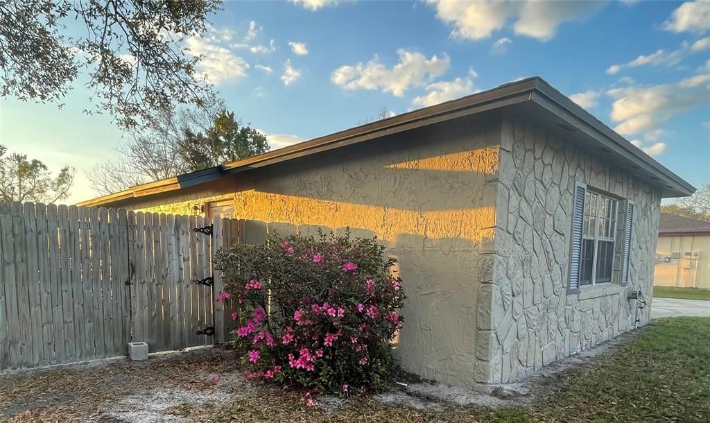 For Rent: $2,400 (3 beds, 2 baths, 1296 Square Feet)