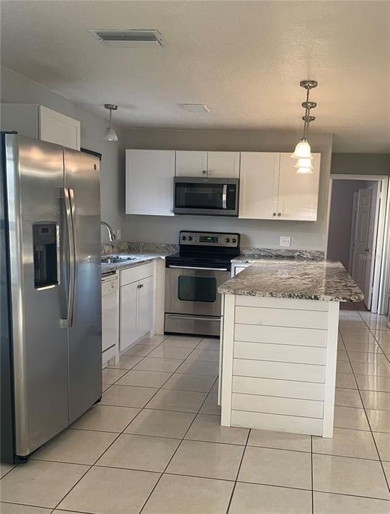 For Rent: $2,400 (3 beds, 2 baths, 1296 Square Feet)