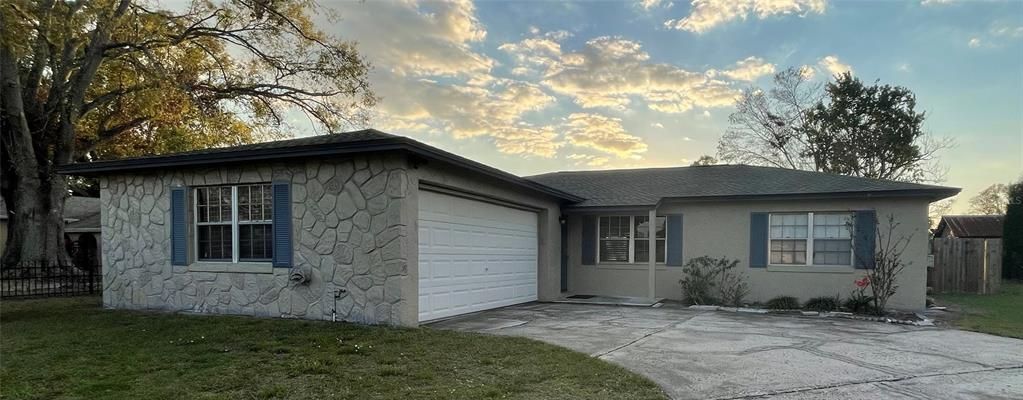 For Rent: $2,400 (3 beds, 2 baths, 1296 Square Feet)