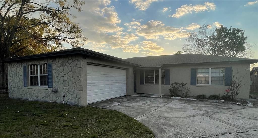 For Rent: $2,400 (3 beds, 2 baths, 1296 Square Feet)