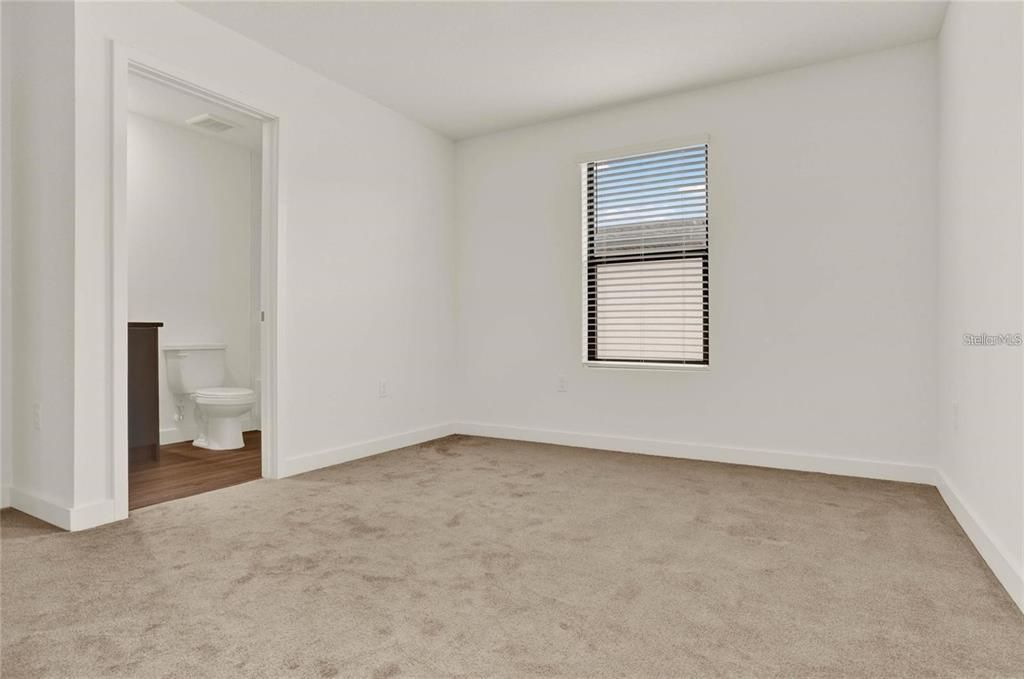 For Sale: $329,900 (3 beds, 3 baths, 1360 Square Feet)