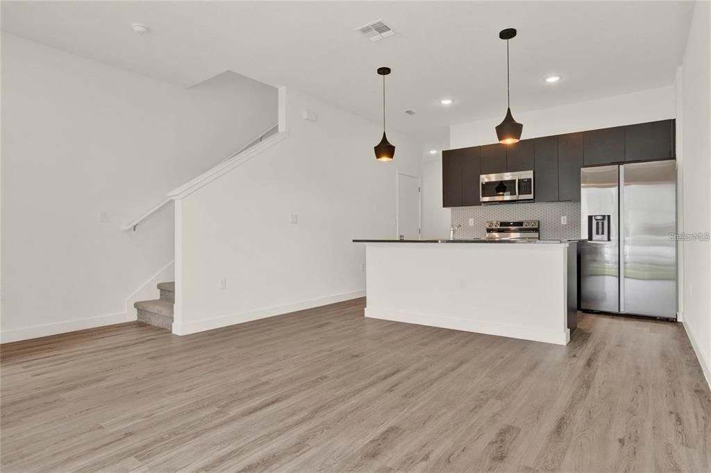 For Sale: $329,900 (3 beds, 3 baths, 1360 Square Feet)