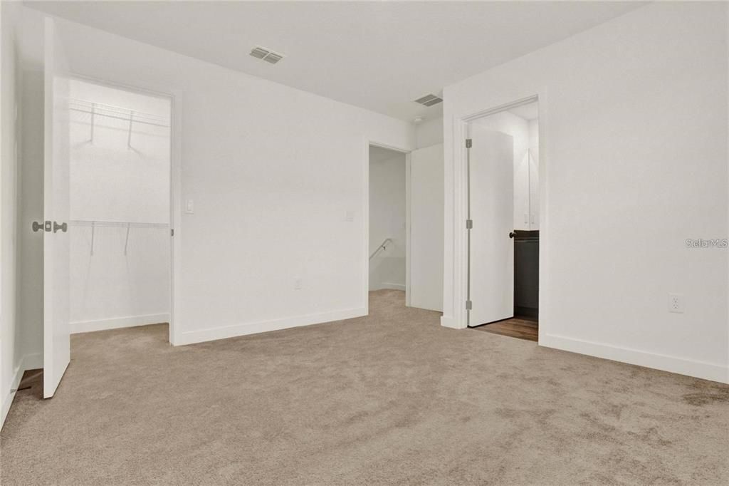 For Sale: $329,900 (3 beds, 3 baths, 1360 Square Feet)