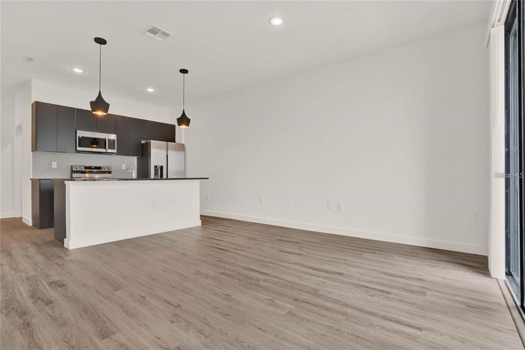 For Sale: $329,900 (3 beds, 3 baths, 1360 Square Feet)