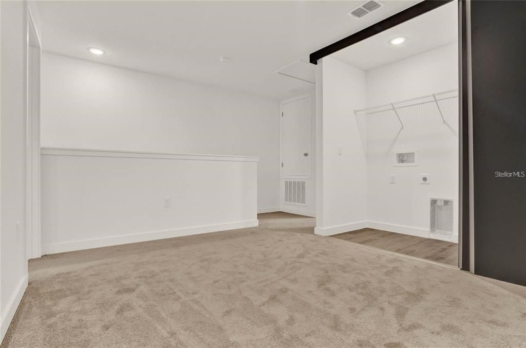 For Sale: $329,900 (3 beds, 3 baths, 1360 Square Feet)
