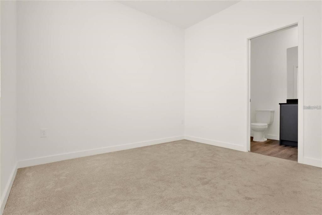 For Sale: $329,900 (3 beds, 3 baths, 1360 Square Feet)