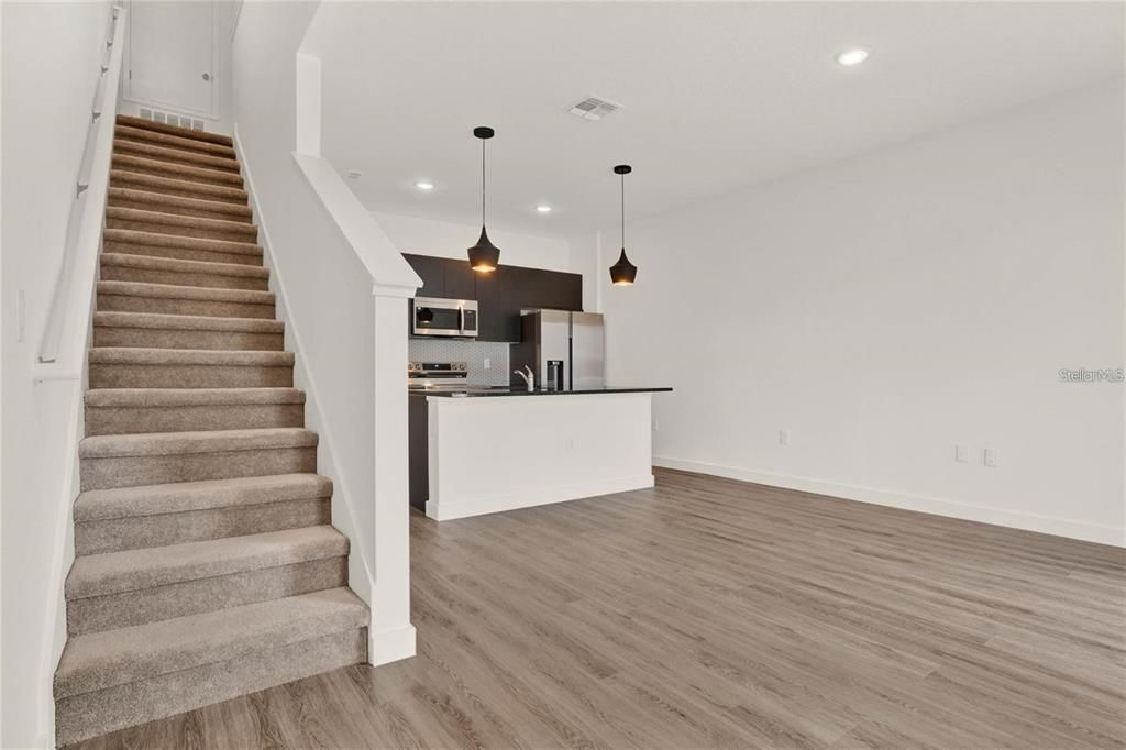 For Sale: $329,900 (3 beds, 3 baths, 1360 Square Feet)