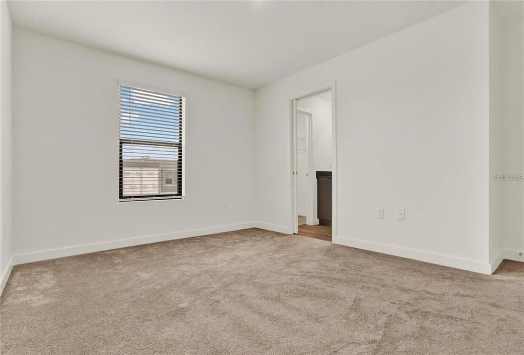 For Sale: $329,900 (3 beds, 3 baths, 1360 Square Feet)