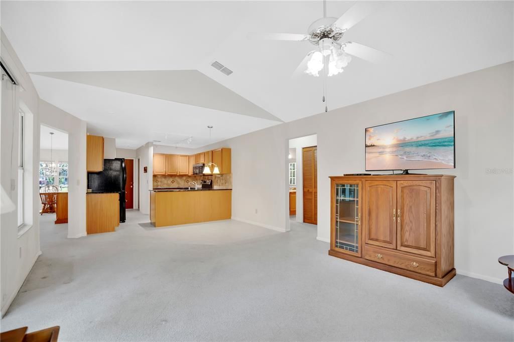 For Sale: $465,000 (3 beds, 2 baths, 1833 Square Feet)