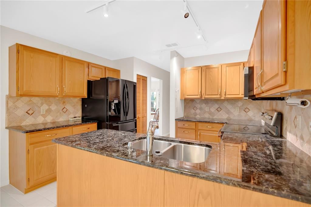 For Sale: $465,000 (3 beds, 2 baths, 1833 Square Feet)
