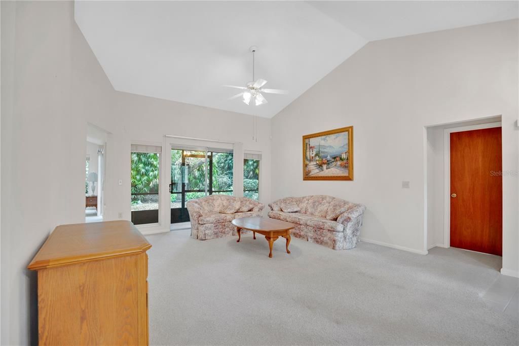 For Sale: $465,000 (3 beds, 2 baths, 1833 Square Feet)