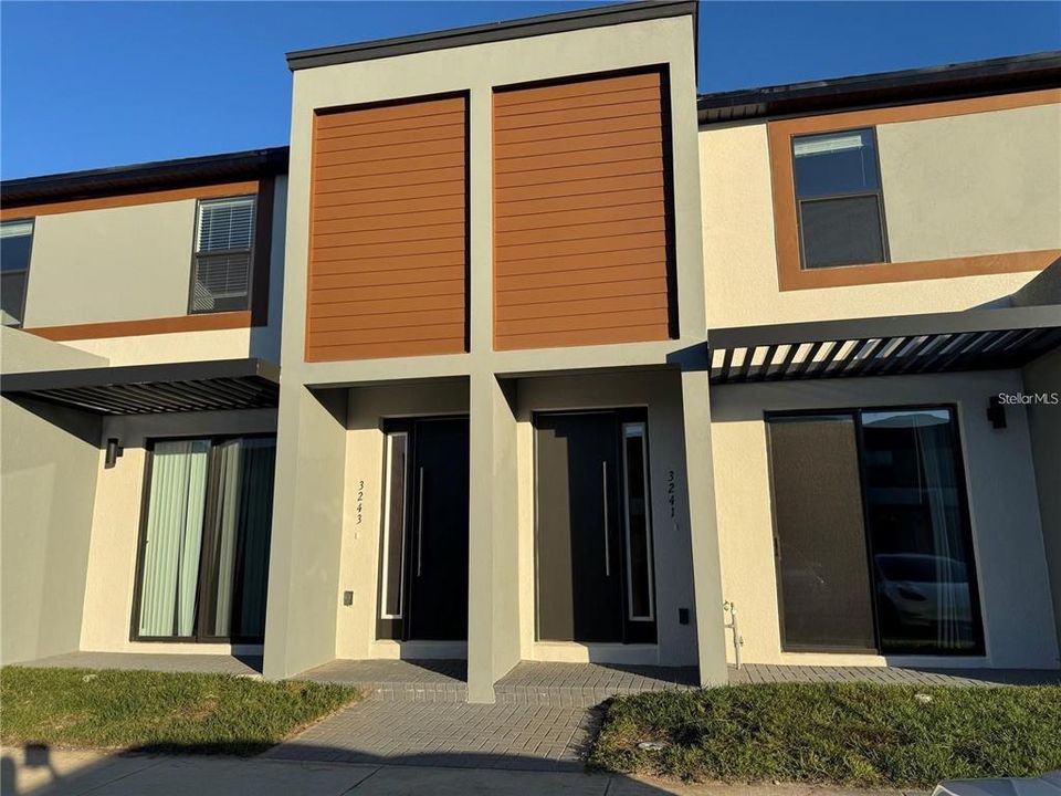 En Venta: $329,900 (3 camas, 3 baños, 1360 Pies cuadrados)