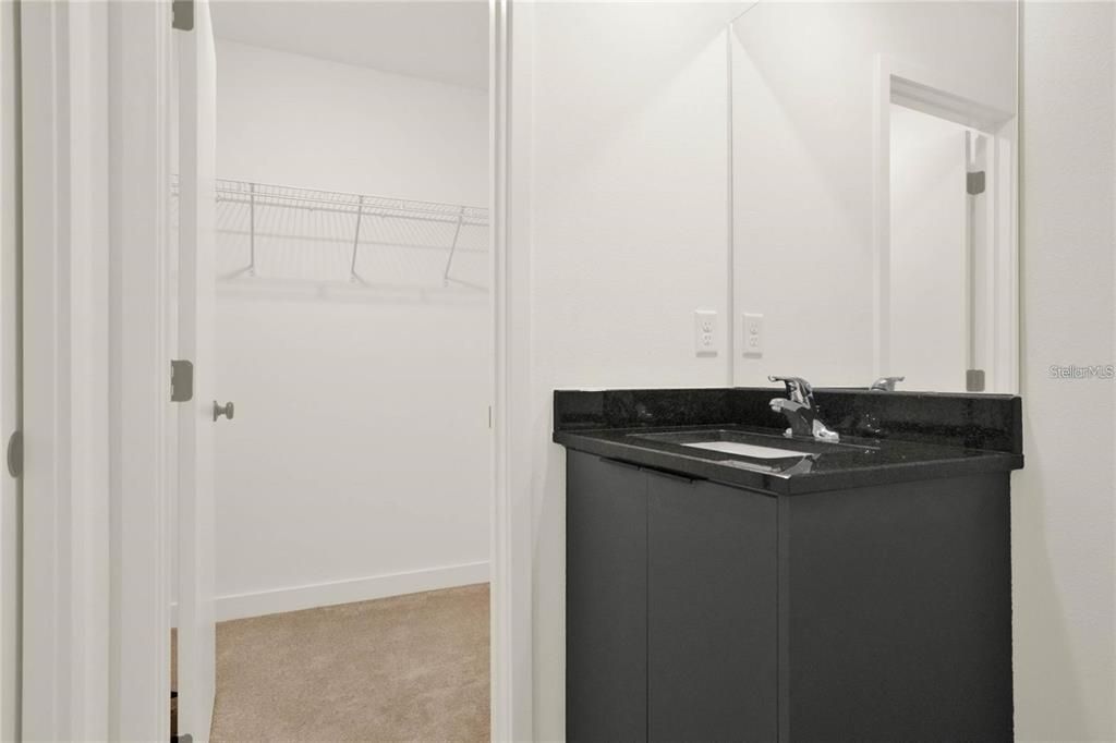 En Venta: $329,900 (3 camas, 3 baños, 1360 Pies cuadrados)