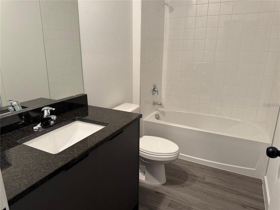 En Venta: $329,900 (3 camas, 3 baños, 1360 Pies cuadrados)