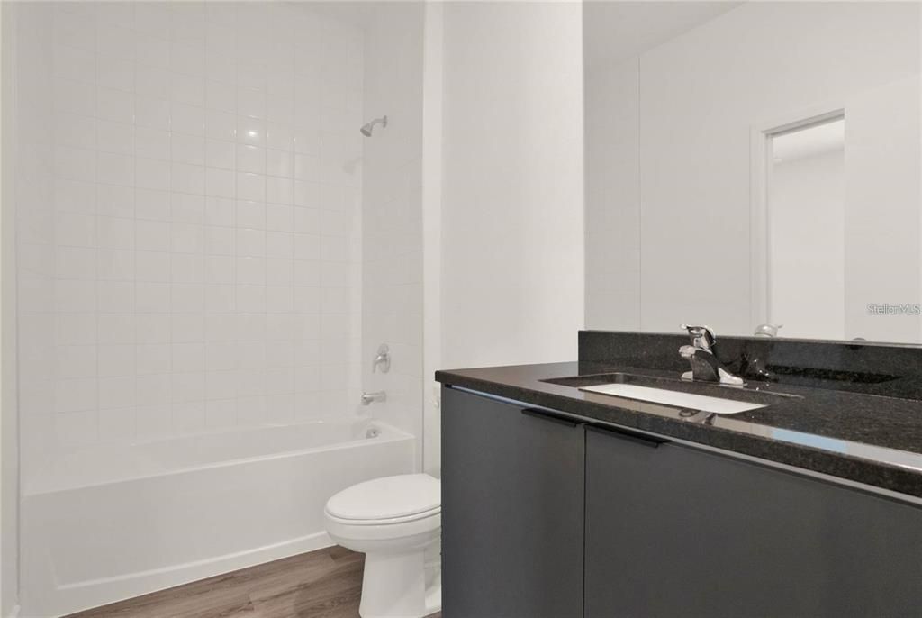 En Venta: $329,900 (3 camas, 3 baños, 1360 Pies cuadrados)