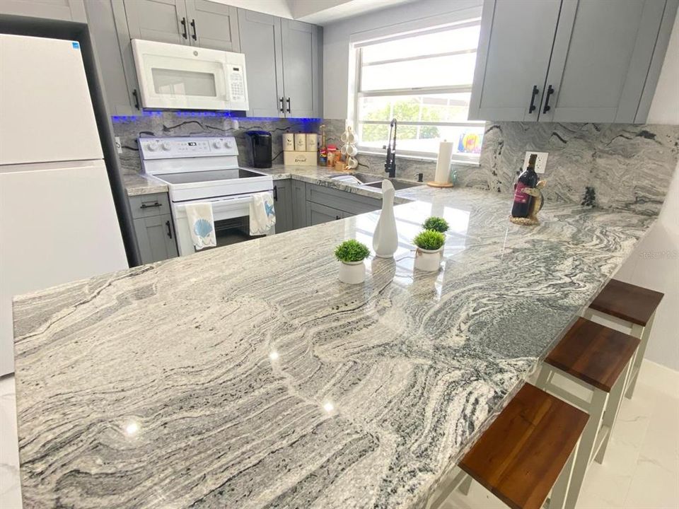 На продажу: $419,900 (3 спален, 2 ванн, 1421 Квадратных фут)