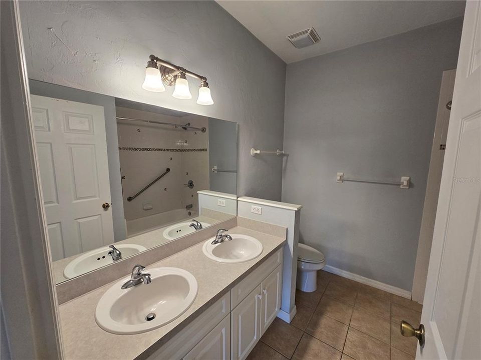 For Rent: $2,075 (3 beds, 2 baths, 1380 Square Feet)