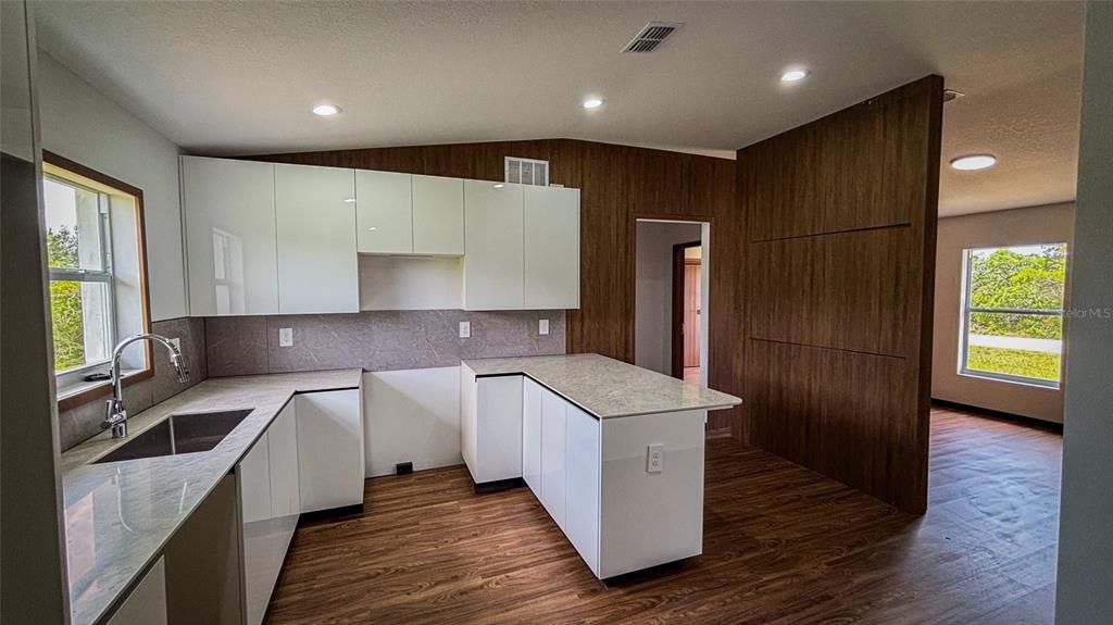 В аренду: $1,790 (3 спален, 2 ванн, 1036 Квадратных фут)