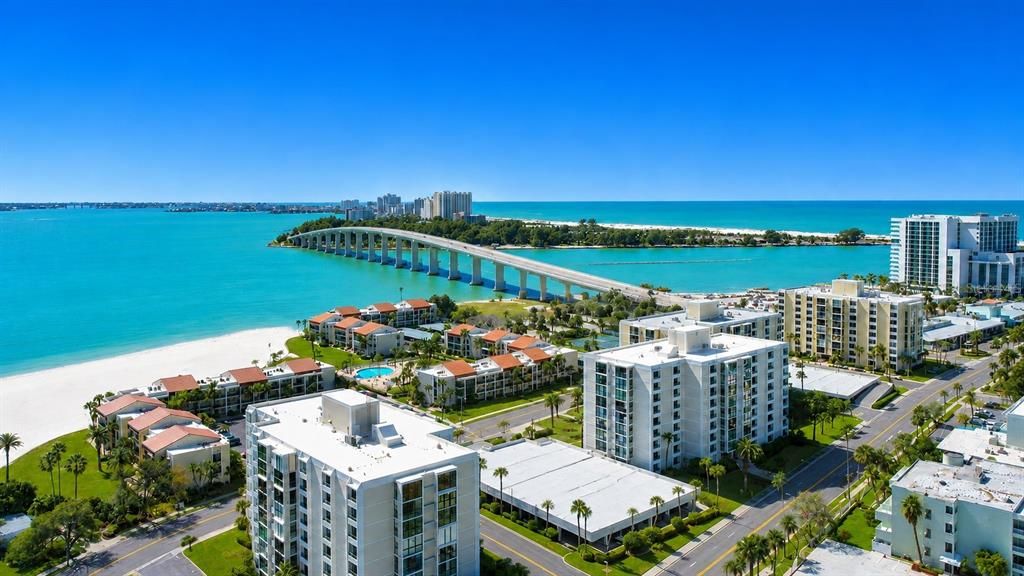 For Sale: $478,800 (2 beds, 2 baths, 1260 Square Feet)