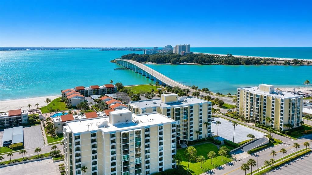 For Sale: $478,800 (2 beds, 2 baths, 1260 Square Feet)